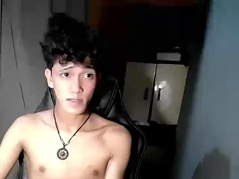 Snapshot of kenbigcockxx chatting on 10.26.25 kenbigcockxx online show from 10.26.25