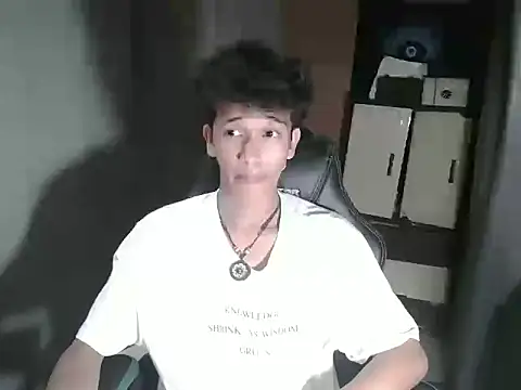 Snapshot of kenbigcockxx chatting on 11.02.25 kenbigcockxx online show from 11.02.25