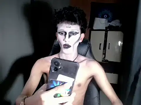 Snapshot of kenbigcockxx chatting on 11.05.25 kenbigcockxx online show from 11.05.25