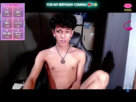 Snapshot of kenbigcockxx chatting on 11.06.25 kenbigcockxx online show from 11.06.25