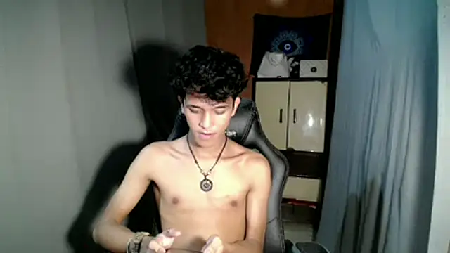 Snapshot of kenbigcockxx chatting on 11.11.25 kenbigcockxx online show from 11.11.25