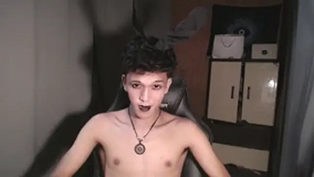 Snapshot of kenbigcockxx chatting on 11.12.25 kenbigcockxx online show from 11.12.25