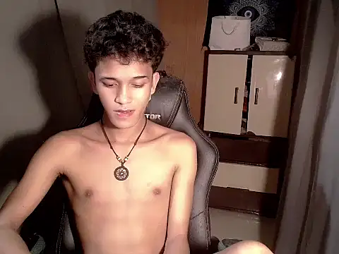 Snapshot of kenbigcockxx chatting on 11.14.25 kenbigcockxx online show from 11.14.25