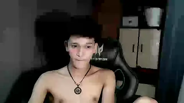 Snapshot of kenbigcockxx chatting on 11.19.25 kenbigcockxx online show from 11.19.25