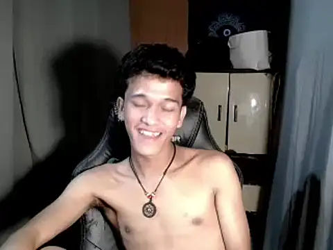 Snapshot of kenbigcockxx chatting on 11.21.25 kenbigcockxx online show from 11.21.25