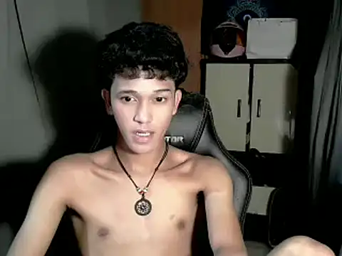 Snapshot of kenbigcockxx chatting on 11.23.25 kenbigcockxx online show from 11.23.25