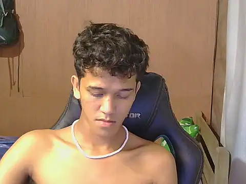 Snapshot of kenbigcockxx chatting on 12.18.25 kenbigcockxx online show from 12.18.25