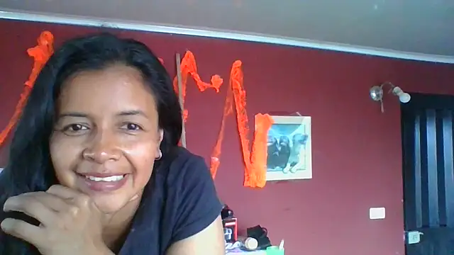 Snapshot of DianaOchoa_ chatting on 10.23.25 DianaOchoa online show from 10.23.25