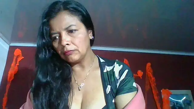 Snapshot of DianaOchoa_ chatting on 10.24.25 DianaOchoa online show from 10.24.25