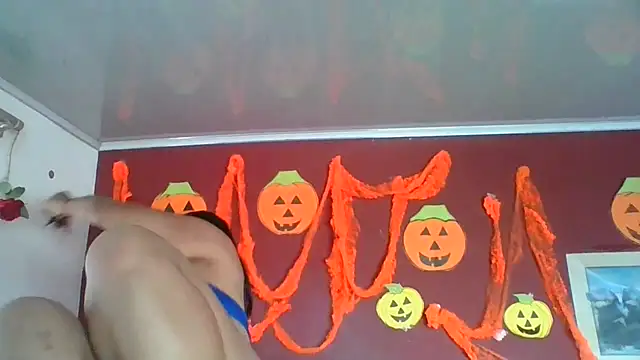 Snapshot of DianaOchoa_ chatting on 10.28.25 DianaOchoa online show from 10.28.25