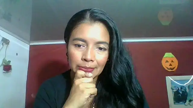 Snapshot of DianaOchoa_ chatting on 11.11.25 DianaOchoa online show from 11.11.25