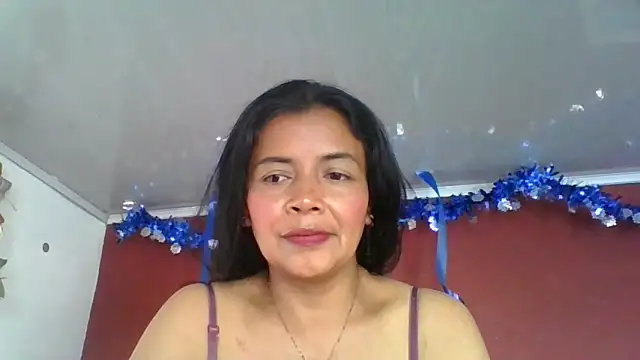 Snapshot of DianaOchoa_ chatting on 11.21.25 DianaOchoa online show from 11.21.25