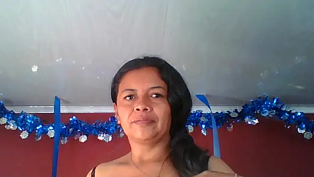 Snapshot of DianaOchoa_ chatting on 12.15.25 DianaOchoa online show from 12.15.25