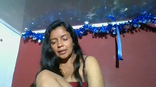 Snapshot of DianaOchoa_ chatting on 12.20.25 DianaOchoa online show from 12.20.25