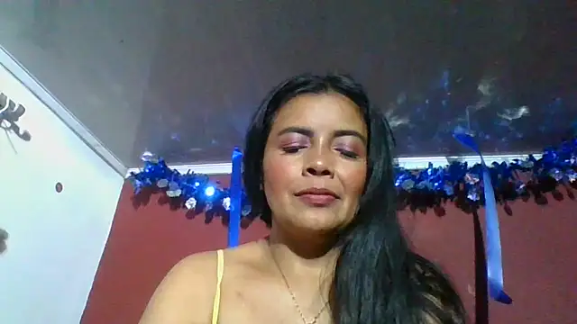 Snapshot of DianaOchoa_ chatting on 12.21.25 DianaOchoa online show from 12.21.25
