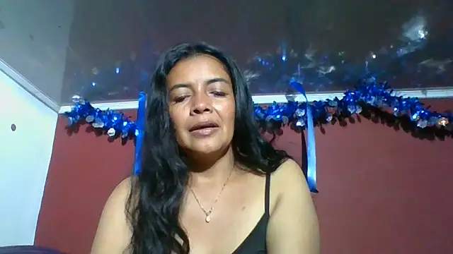 Snapshot of DianaOchoa_ chatting on 12.23.25 DianaOchoa online show from 12.23.25