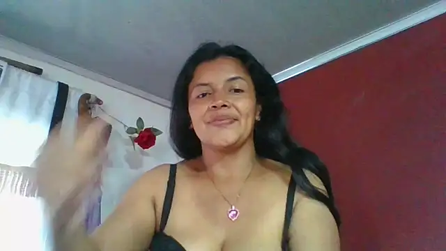 Snapshot of DianaOchoa_ chatting on 04.28.26 DianaOchoa online show from 04.28.26