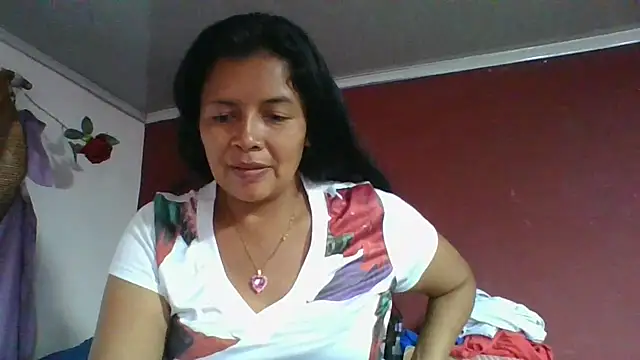 Snapshot of DianaOchoa_ chatting on 04.29.26 DianaOchoa online show from 04.29.26