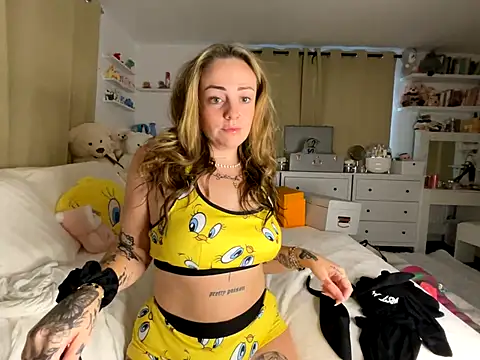 Snapshot of SofiaaBlackk chatting on 10.19.25 SofiaaBlackk online show from 10.19.25