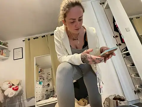 Snapshot of SofiaaBlackk chatting on 11.10.25 SofiaaBlackk online show from 11.10.25