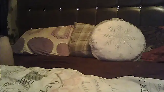 Snapshot of SmileCamille chatting on 11.28.25 SmileCamille online show from 11.28.25