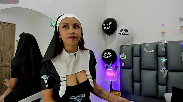 Snapshot of valeriasweet_ chatting on 10.16.25 valeriasweet  online show from 10.16.25