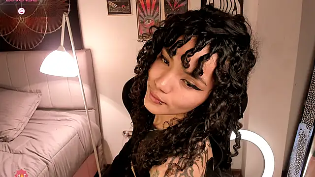 Snapshot of Nati____ chatting on 12.17.25 Nati online show from 12.17.25