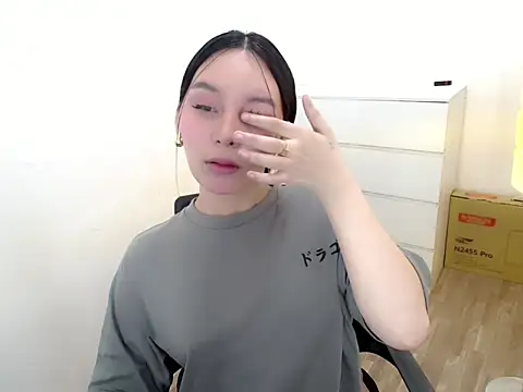 holly tabby online show from 11.15.25