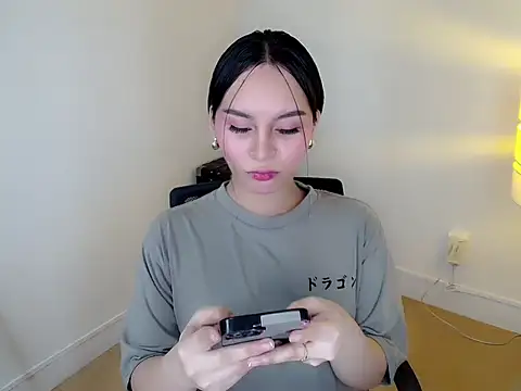 holly tabby online show from 01.06.26