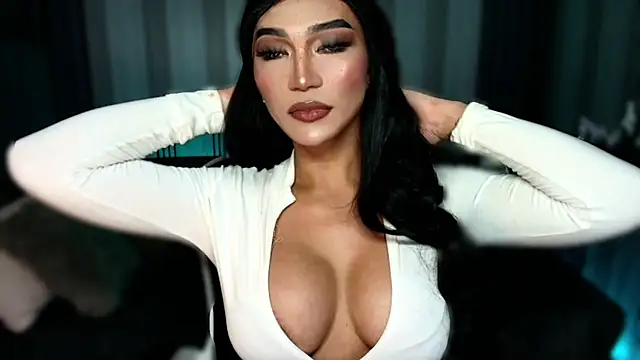 Snapshot of Huntress_xxx chatting on 11.28.25 Huntress xxx online show from 11.28.25