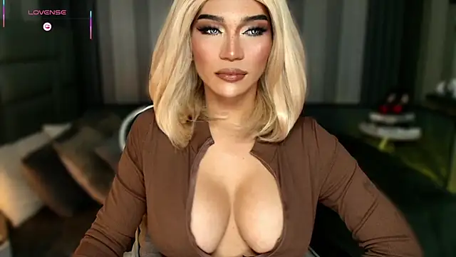 Snapshot of Huntress_xxx chatting on 12.01.25 Huntress xxx online show from 12.01.25