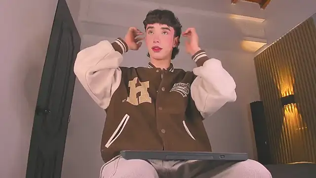 Snapshot of austin_rouse chatting on 01.05.26 austin rouse online show from 01.05.26