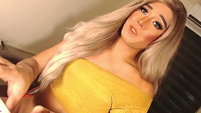 SissifyMeNow online show from 10.12.25