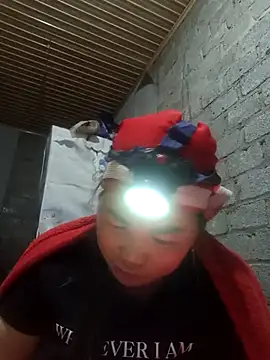 Snapshot of jienrrr chatting on 12.19.25 jienrrr online show from 12.19.25