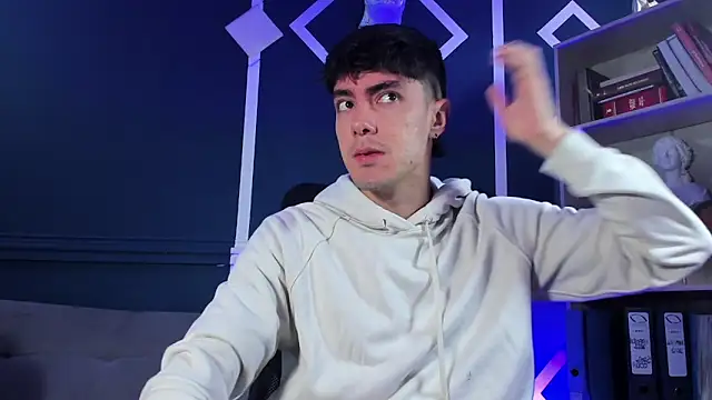 etham wolf  online show from 09.25.25