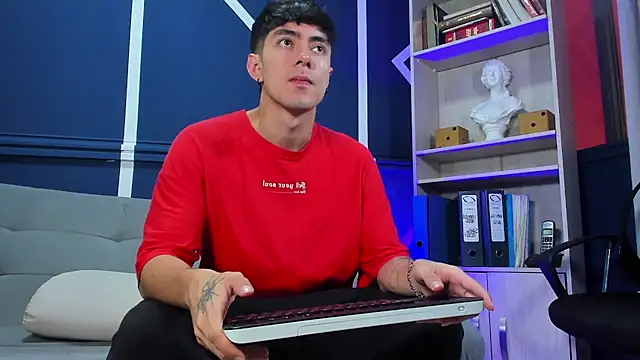 etham wolf  online show from 09.27.25