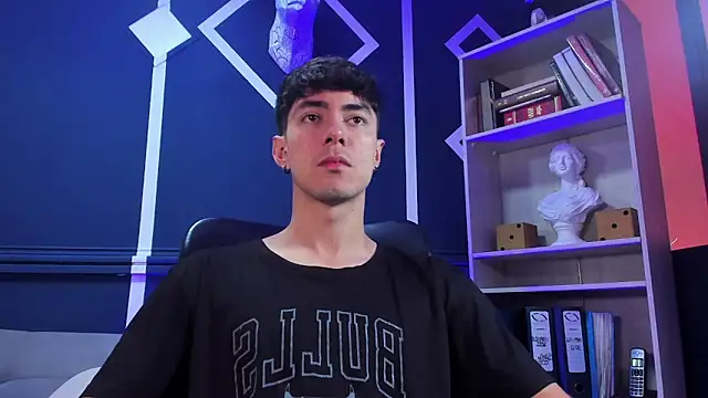 etham wolf  online show from 10.01.25