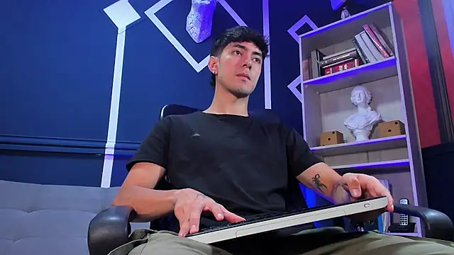 etham wolf  online show from 10.03.25