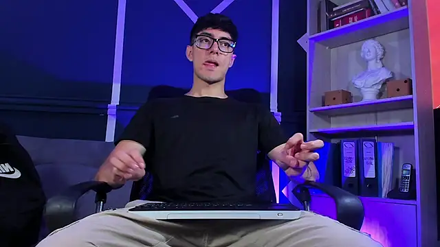 etham wolf  online show from 10.08.25