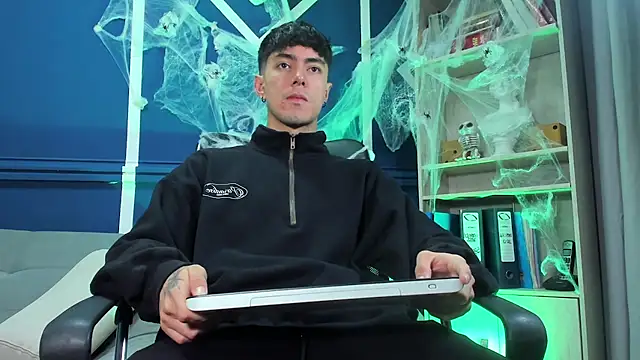 etham wolf  online show from 10.20.25