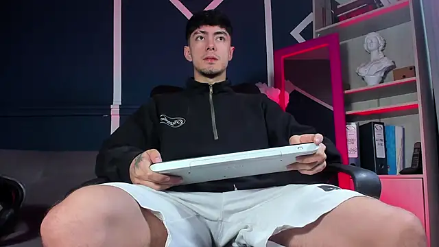 etham wolf  online show from 12.05.25