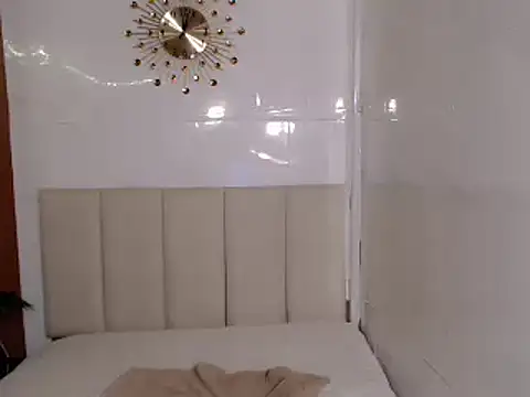 Snapshot of SluttyJedy chatting on 09.17.25 SluttyJedy online show from 09.17.25