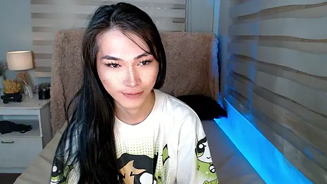 Snapshot of lovelychanel69xx chatting on 10.13.25 lovelychanel69xx online show from 10.13.25