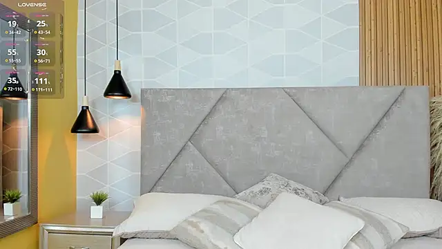 Snapshot of Jade_Whisper chatting on 10.22.25 Jade Whisper online show from 10.22.25