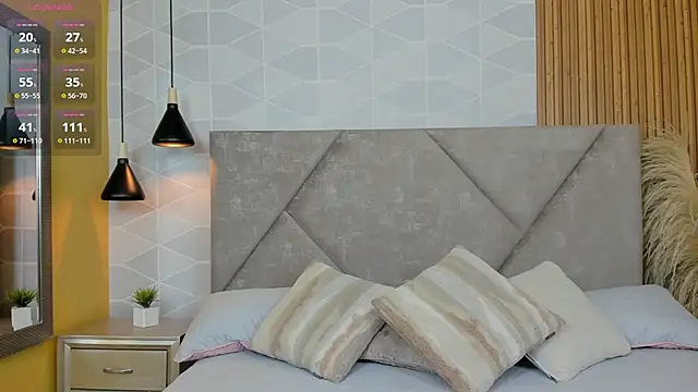 Snapshot of Jade_Whisper chatting on 10.30.25 Jade Whisper online show from 10.30.25