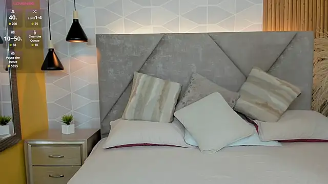 Snapshot of Jade_Whisper chatting on 11.01.25 Jade Whisper online show from 11.01.25