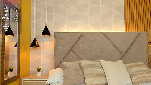 Snapshot of Jade_Whisper chatting on 11.08.25 Jade Whisper online show from 11.08.25