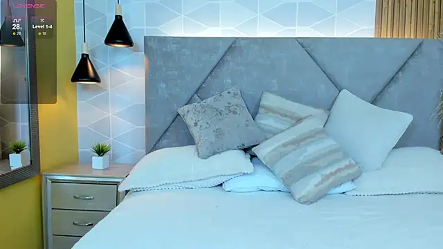 Snapshot of Jade_Whisper chatting on 11.20.25 Jade Whisper online show from 11.20.25