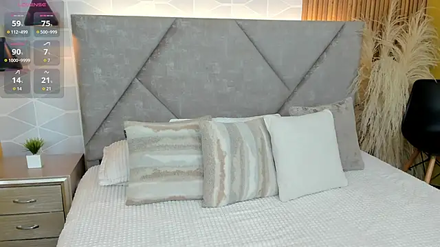 Snapshot of Jade_Whisper chatting on 11.23.25 Jade Whisper online show from 11.23.25