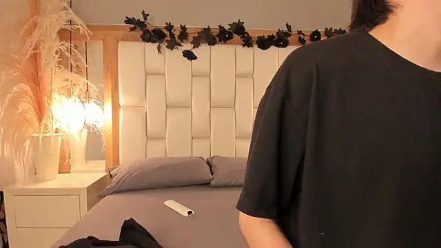 Snapshot of Daphne_And_Roger chatting on 11.20.25 Daphne And Roger online show from 11.20.25